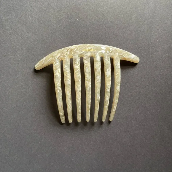 Minimal H. Cream Shell Pin - Picture 2 of 6